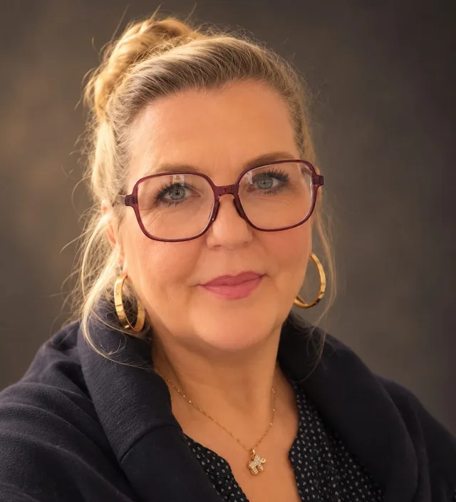Bettina, Angestellte im Bildungswesen, im DNE-Team